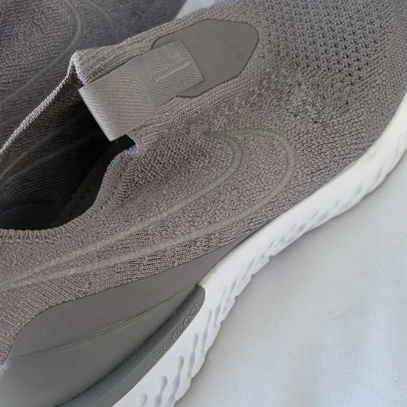 Nike Slip-On Athletic Shoes Gray - Picture 8 of 8